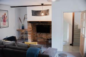 Планировка Grade II Listed Flint Cottage Sleeps 4