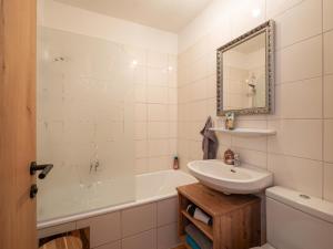 A bathroom at Berghof Haselsberger
