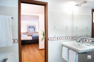 Bilik mandi di Urbanicooh Asinelli - Balcony on Piazza Maggiore +27 gambar