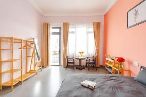 Postel nebo postele na pokoji v ubytování Kim Little Hotel Dalat