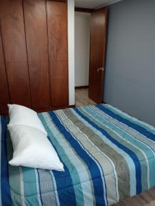 a bedroom with a bed with a pillow and a closet at descanso los ANDES in Duitama