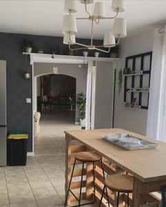 תמונה מהגלריה של Gite de Groupe Aux Instants Partagés בFontenay-sur-Vègre