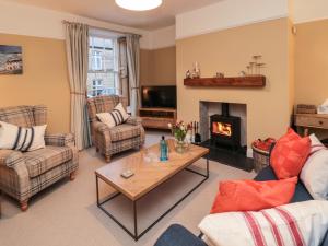 a living room filled with furniture and a fireplace at The Cobbles in Alnwick