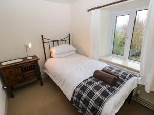 a small bedroom with a bed and a window at Rose Villa in Builth Road