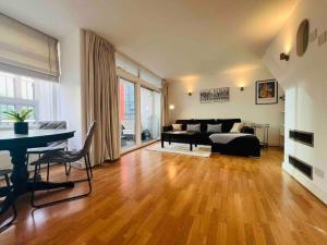 a living room with a couch and a table at 2 Bed Apartment- Central London in London