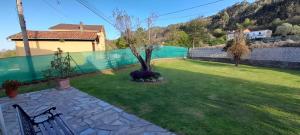 A garden outside Gestiona2R - Casa con finca en Pendueles al lado de la playa