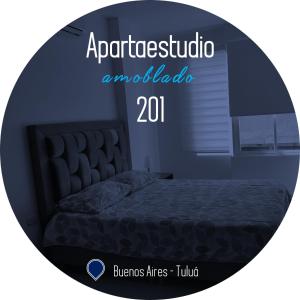 una señal para un dormitorio con una cama en una habitación en Apartaestudio 201 - Casa Hotel Anita, en Tuluá