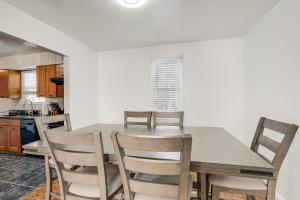 Imagen de la galería de Pet-Friendly Silver Spring Home 2 Mi to Downtown!, en Silver Spring