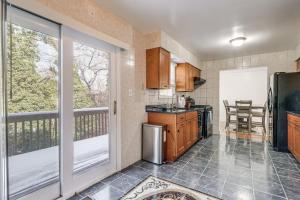 Imagen de la galería de Pet-Friendly Silver Spring Home 2 Mi to Downtown!, en Silver Spring