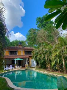 VainguinimにあるThe Island Pool Villaのヴィラ(家の前にスイミングプール付)