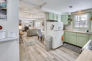 Gambar di galeri bagi Riverfront Topsham Home about 28 Mi to Portland! di Topsham +16 gambar