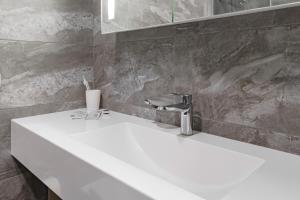 Ванная комната в Yes Apartments Near The Botanical Garden +41 фотография