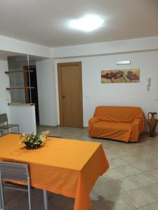 a living room with a bed and a table with a table sidx sidx at Dall'Orso Grigio in Balestrate
