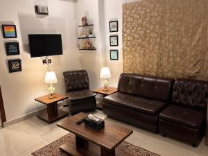 Χώρος καθιστικού στο Luxury Two Bed Suite DHA Islamabad