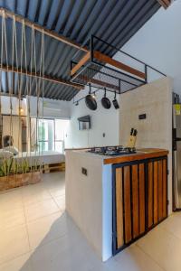 a kitchen with a stove top island in a room at Apartamento rústico industrial , enfrente de hotel prado in Barranquilla