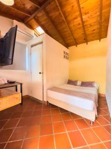 Ένα ή περισσότερα κρεβάτια σε δωμάτιο στο Encomendero Hotel -Centro Histórico-