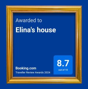 un marco dorado con las palabras concedidas a la casa de las elinemias en Elina's house, en Koumeika