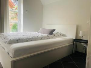 a bed in a room with a window at Monteurwohnung Ferienwohnung in Groß-Gerau