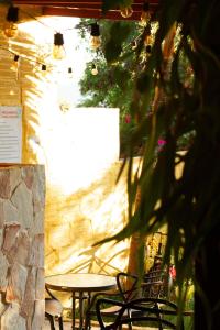 a table and chairs in front of a stone wall at Encomendero Hotel -Centro Histórico- in Santa Fe de Antioquia