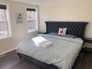 Postel nebo postele na pokoji v ubytování Sweet bedroom located central of downtown
