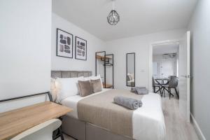 מיטה או מיטות בחדר ב-Trendy 2bed apartment in Brick Lane - 3rd Floor