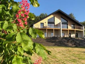 a house on the hill with a tree at Le Clos des Marronniers n°1050 in Ecques