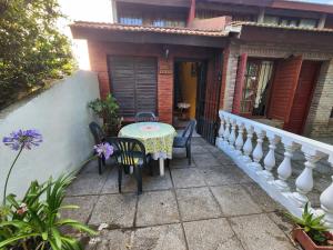 En balkon eller terrasse på Las Toninas Duplex 5