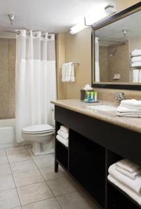 Koupelna v ubytování Radisson Hotel Bismarck