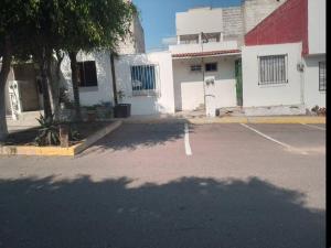 an empty parking lot in front of a building at duplicado in Tlacote el Bajo