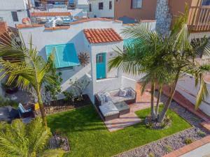 an aerial view of a house with palm trees at Sea View, Flower Garden, A/c, W/d, Renovated in Hermosa Beach