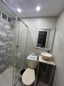 a bathroom with a toilet and a sink and a shower at Hermoso Apartamento Ibague 102 Fontana 2 in Ibagué