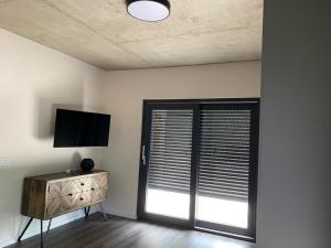TV a/nebo společenská místnost v ubytování Villa Lujo Porec Funtana