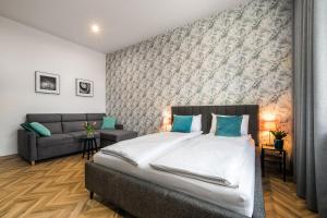 Postel nebo postele na pokoji v ubytování Flats4Rent Piłsudskiego 6