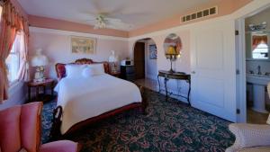 a bedroom with a bed and a living room at Shorelight Inn in Benicia