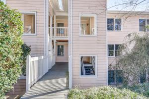 Το κτήριο όπου στεγάζεται  το διαμέρισμα