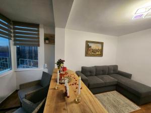 Posezení v ubytování Apartament 3 camere Palas