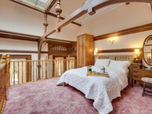 Tempat tidur dalam kamar di 1 Bed in Glossop 52417