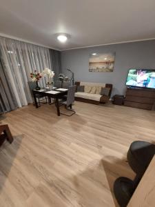 Televisyen dan/atau pusat hiburan di Apartament 50m od plaży
