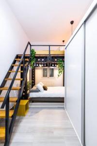 a bedroom with a bed and a staircase at Ubicación inmejorable: 5 minutos del Retiro, WiZink Center, Puerta de Alcala, Goya, Serrano, Velazquez más. in Madrid