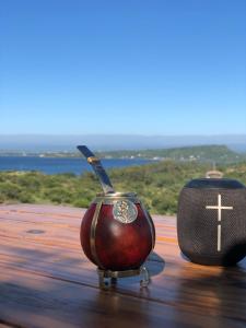 a mortar and pestle sitting on a table next to a speaker at Modulo - Gorska Voda in Embalse