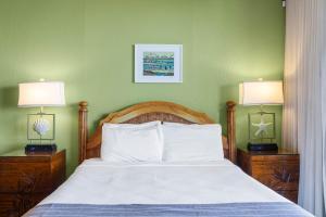 Postel nebo postele na pokoji v ubytování Kaanapali Shores 640
