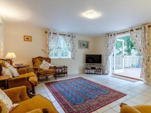 a living room with a couch and a tv at 2 Bed in Truro LROSE 