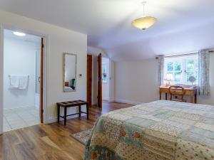 Ліжко або ліжка в номері 2 Bed in Truro LROSE