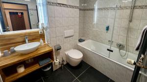 Koupelna v ubytování HIL - Hotel im Lus Schopfheim