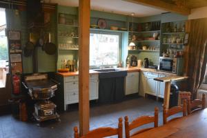 Kuhinja oz. manjša kuhinja v nastanitvi B&B La Source Houffalize