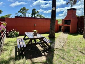 a dog sitting on a picnic table in a yard at casa 3 amb a 2 cuadras del mar in Mar Azul
