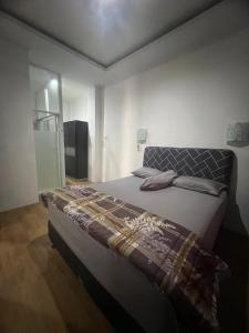 Ліжко або ліжка в номері Cahaya Residence The Guest House