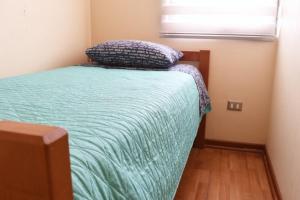 Postel nebo postele na pokoji v ubytování Bonito departamento cerca del Parque Ohiggins