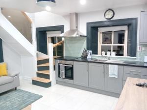 カーロウにあるFenniscourt Cottageのキッチン(シンク、コンロ付) +11枚の写真