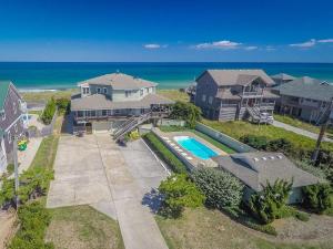 Gallery image of Sun'Z Up - Oceanfront Outer Banks Home with Private Pool & Ocean Views in Southern Shores